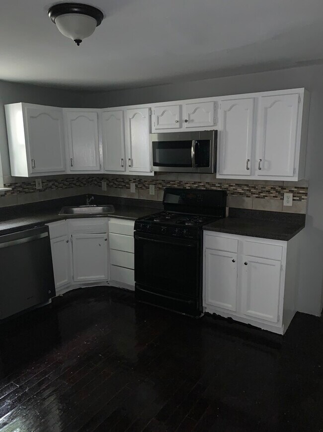 Foto del edificio - 4 Bed West Side Central Air