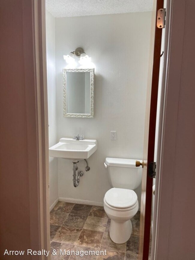 Foto del edificio - 2 br, 1.5 bath House - 504 W. 7th Ave