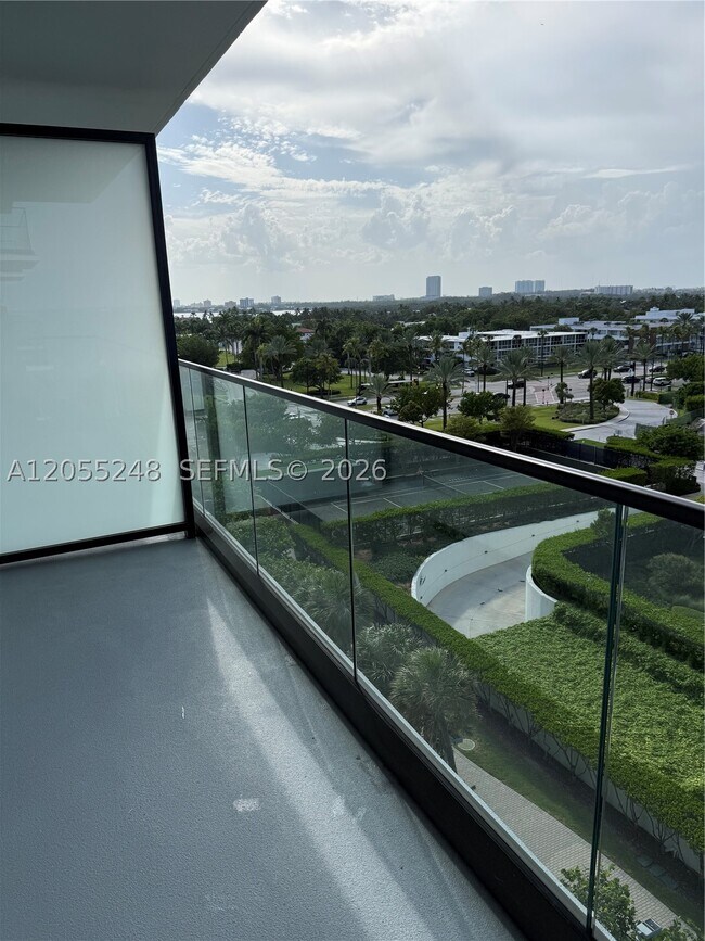 Foto del edificio - 10185 Collins 822