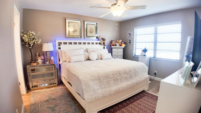 Foto del edificio - 4640 Lucerne Lakes Blvd W