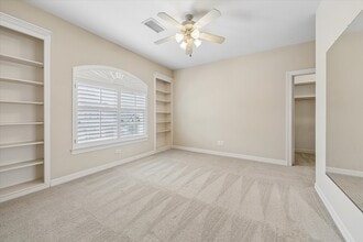 Building Photo - 1119 Gardencrest Ln