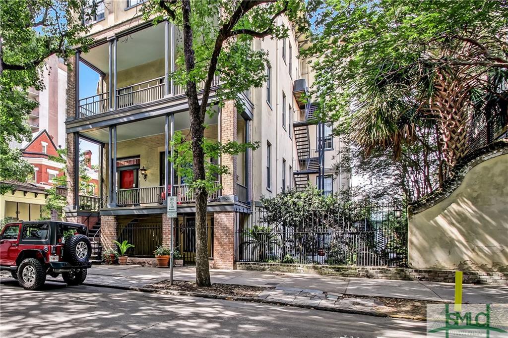 Foto principal - 112 E Harris St