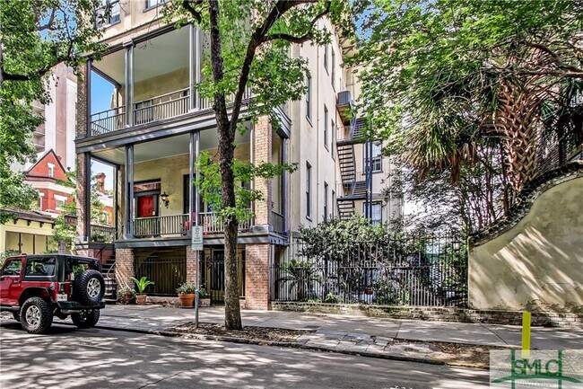 Building Photo - 112 E Harris St