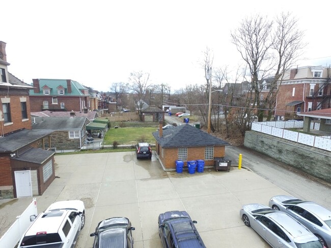 Building Photo - 304 S Graham St