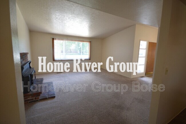 Foto del edificio - 2137 N Regal Dr