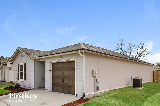 Foto del edificio - 3046 Wavering Ln