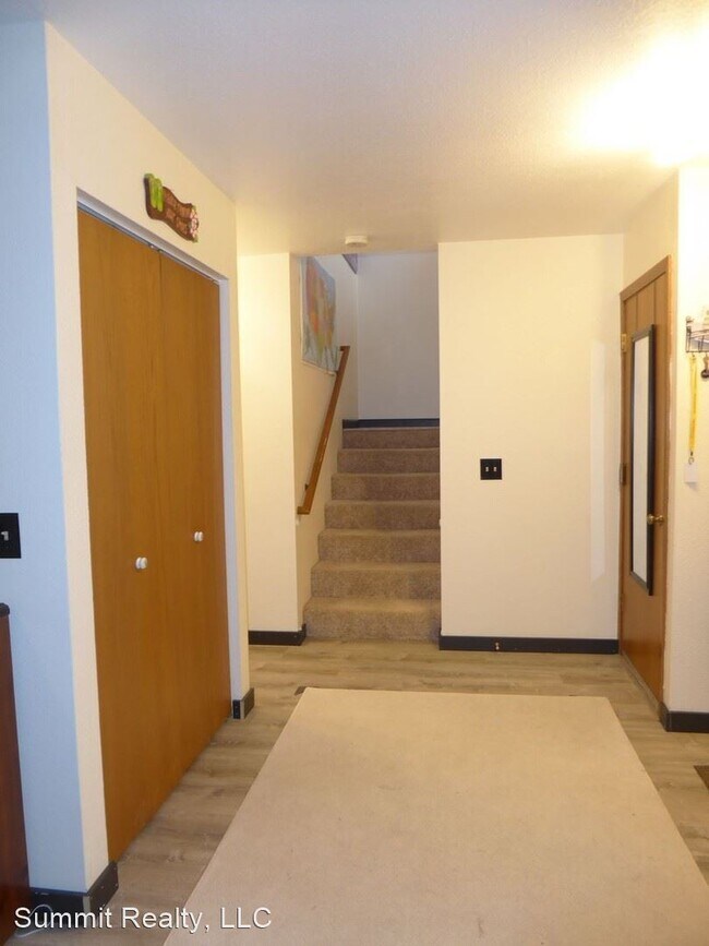 Building Photo - 3 br, 1.5 bath House - 4436 Mendenhall Blvd