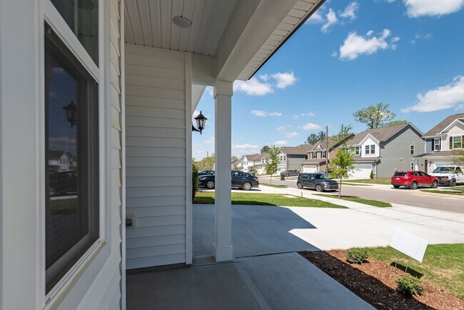 Foto del edificio - AVAILABLE NOW! Pet-Friendly New Constructi...