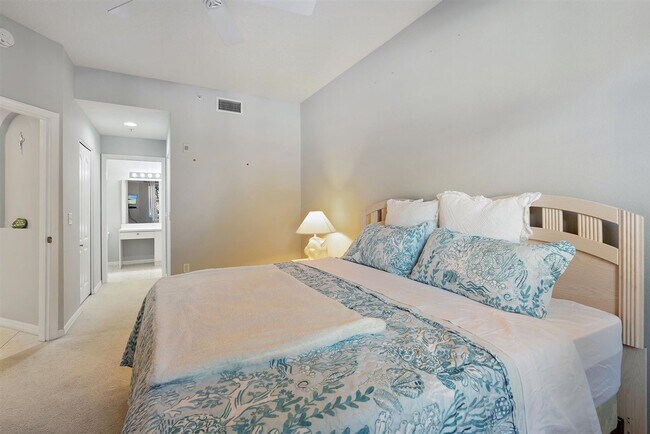Foto del edificio - 2BR/2BA Lake View Condo in Heritage Oaks Golf & Country Club