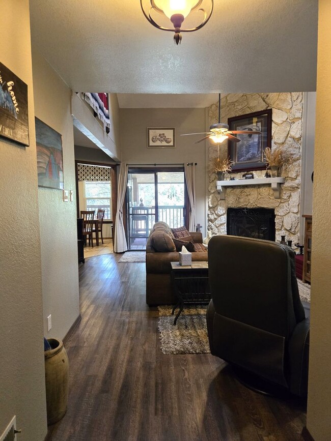 Building Photo - Furnished Three Bedroom Condo With Water, ...