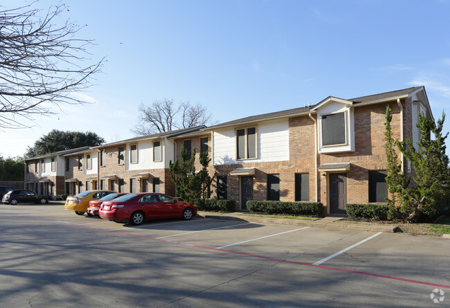 Building Photo - Highlands of Grand Prairie