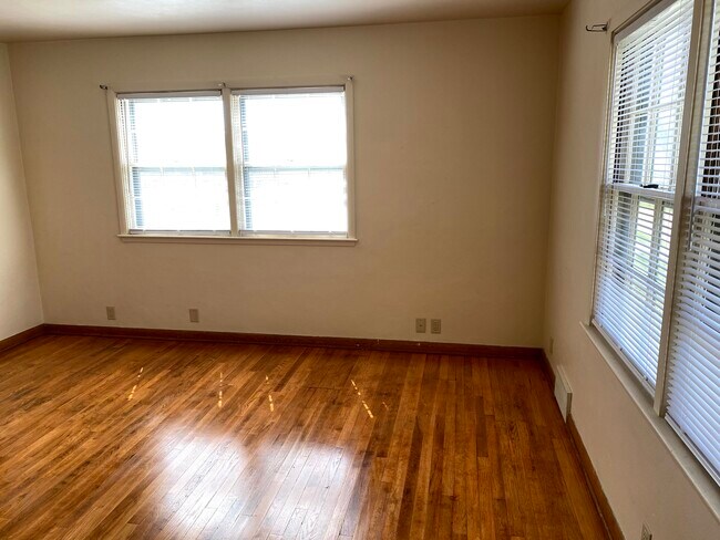 Foto del edificio - 1322 Harding Ave