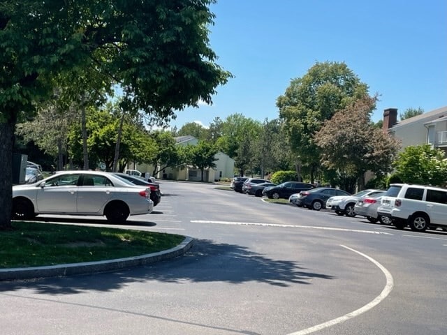 Foto del edificio - 10 Walden Dr