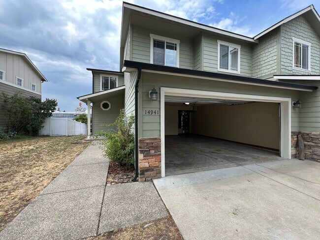 Foto del edificio - 3 bed, 2.5 bath townhouse