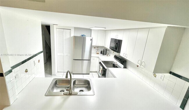 Foto del edificio - 9203 Fontainebleau Blvd