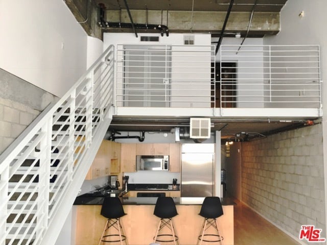 Primary Photo - 1130 Flower St