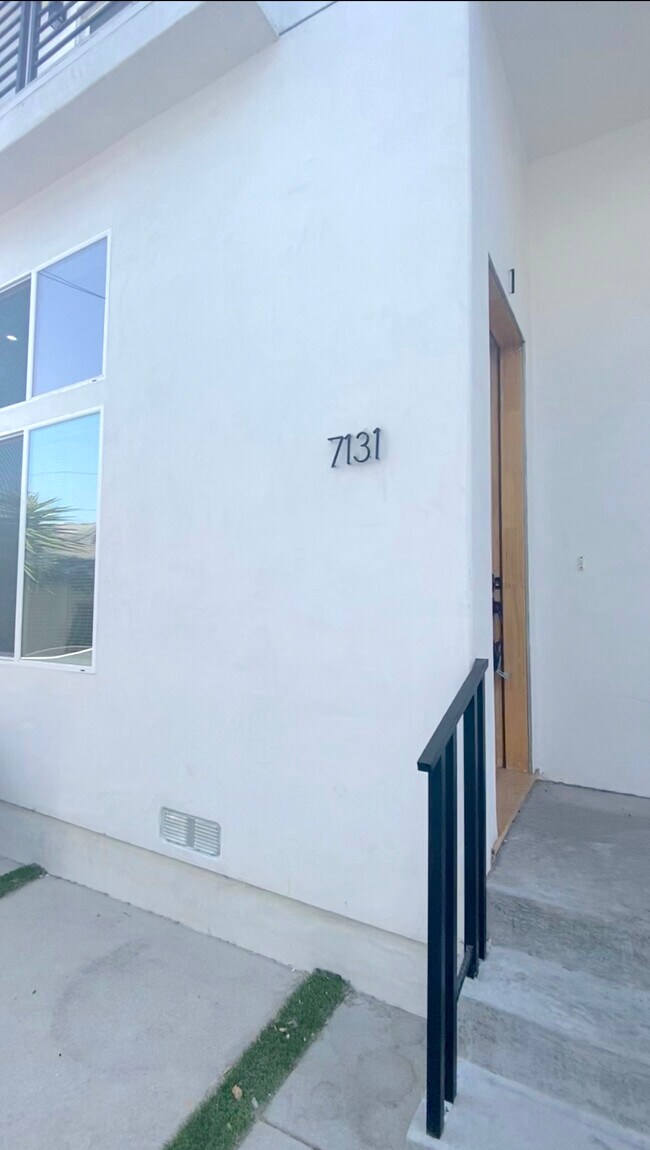 Foto del edificio - 7131 S La Cienega Blvd