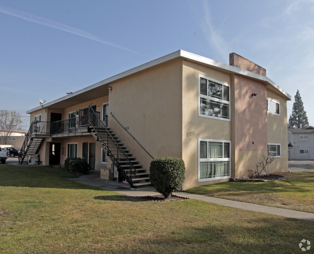 Primary Photo - 12571 Kensington Ln