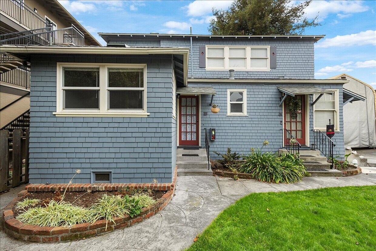 Primary Photo - 2148 Santa Clara Ave