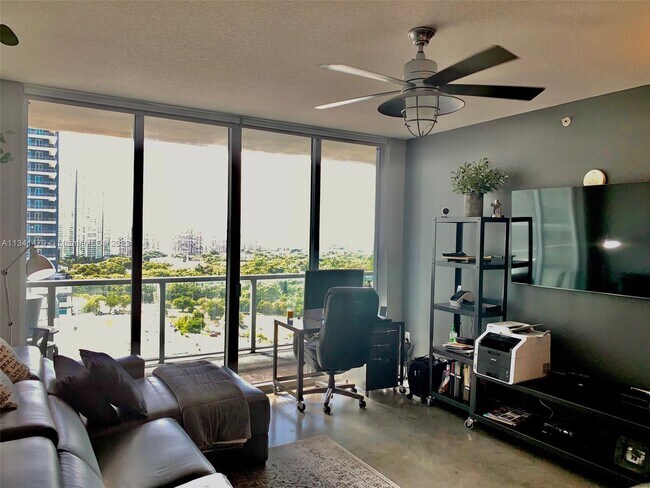 Foto del edificio - 79 SW 12th St