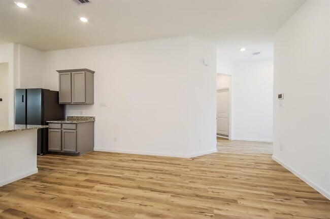 Building Photo - 15807 Kinord Ter Dr