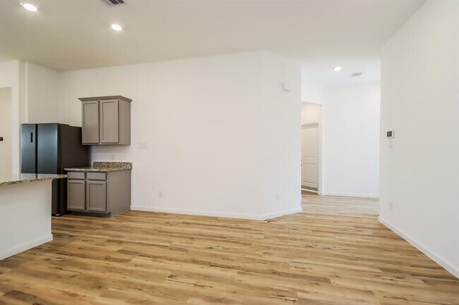 Foto del edificio - 15807 Kinord Ter Dr