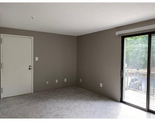 Building Photo - 8 Village Hill Ln