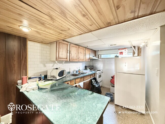 Photo du bâtiment - All-Inclusive 1-Bedroom Basement Apartment with Internet & Cable Included – Scarborough