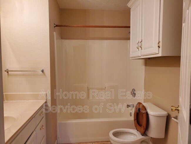 Building Photo - 308 Excalibur Ct