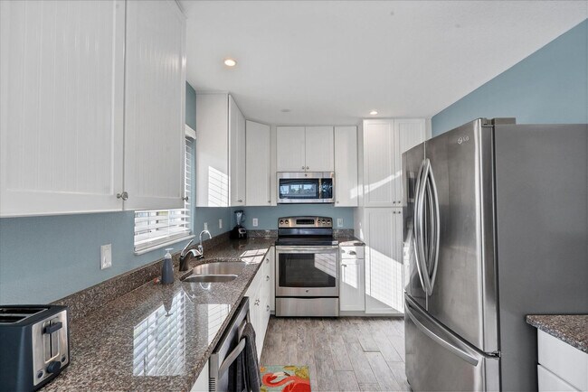 Building Photo - 15826 Aqua Cir