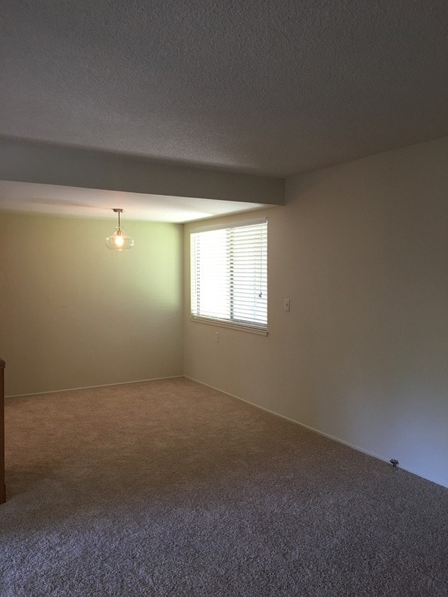 Building Photo - 14225 Lora Dr