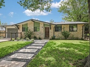 Building Photo - 2701 Nottingham Ln