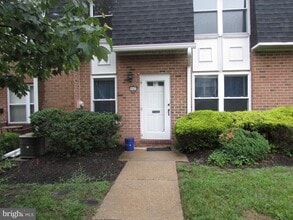 Building Photo - 1027 Harbour Dr