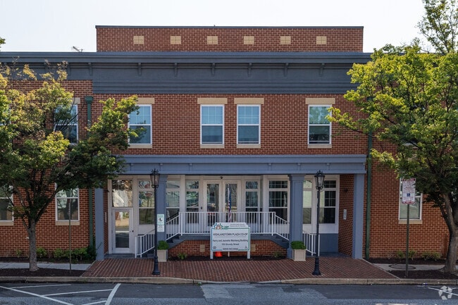 Building Photo - Highlandtown Plaza Co-op Apartments 62+