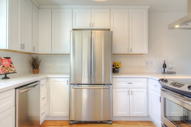 Building Photo - 4050 Hoen Ave