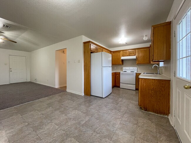 Foto del edificio - 145 Spring Water Ln