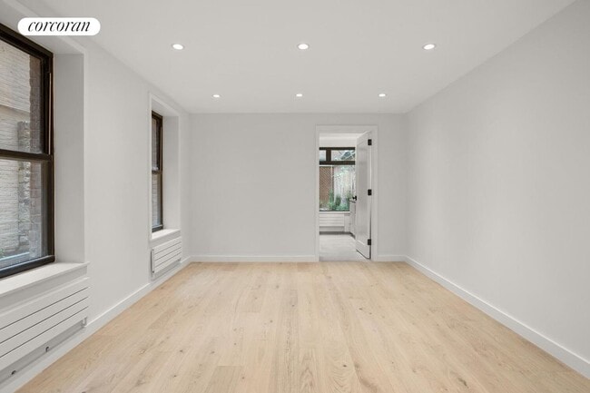 Building Photo - 306 E 15th St