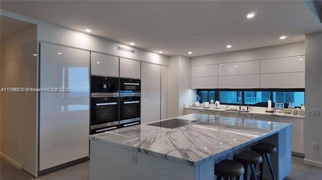 Foto del edificio - 18555 Collins Ave