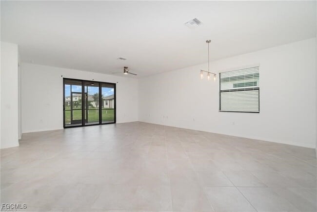 Foto del edificio - 14580 Palamos Cir