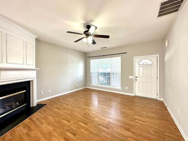 Foto del edificio - 2421 Normancrest Ct
