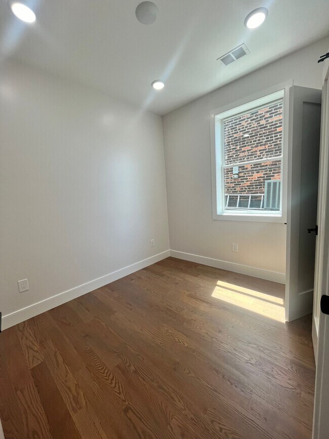 Foto del edificio - 285 Lembeck Ave