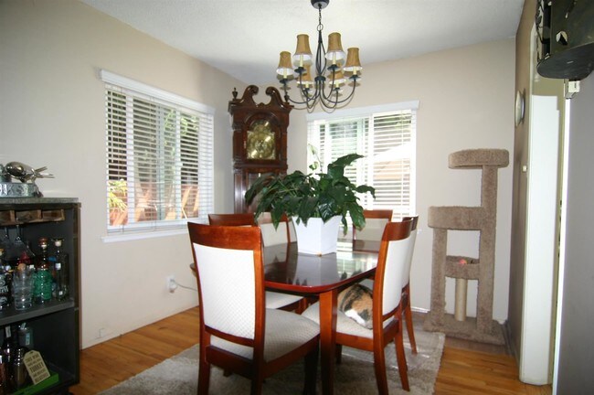 Building Photo - 3 br, 1 bath House - 2126 Havemeyer Lane