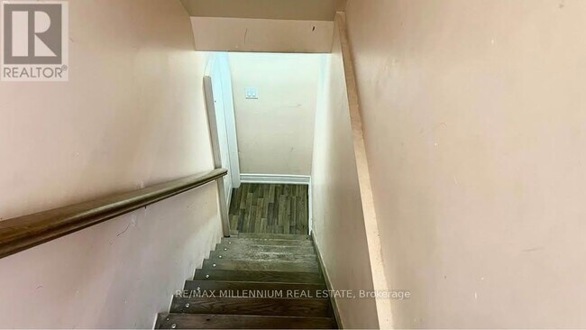 Building Photo - 49 Frenchpark Cir