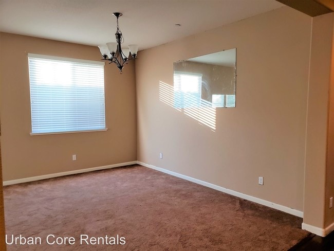 Building Photo - 5 br, 3.5 bath House - 4817 Mastodon Way