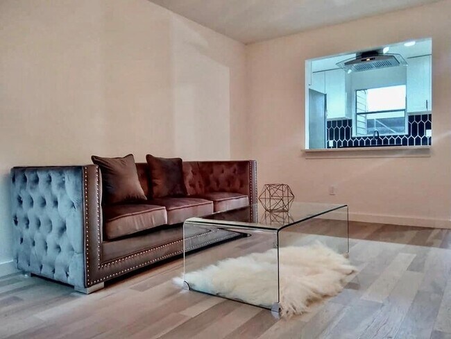 Foto del edificio - 824 Banister Ln
