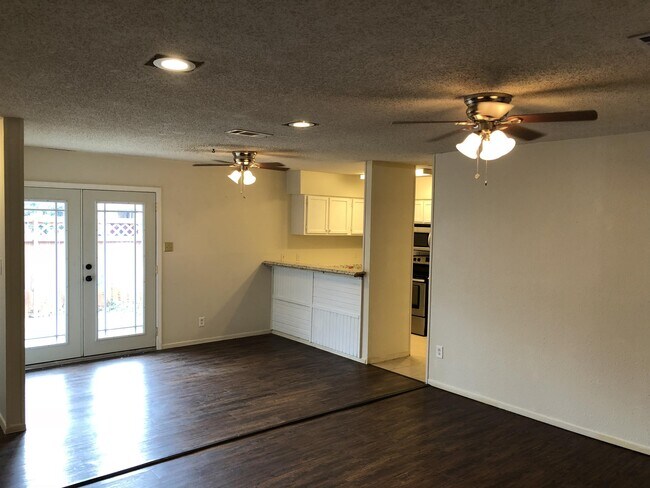 Foto del edificio - 2800 Springleaf Ct