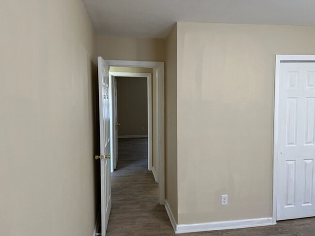 Foto del edificio - Spacious Two  Bedroom Apartment