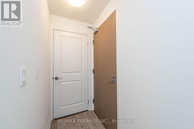 Building Photo - 10 Rouge Valley Dr W