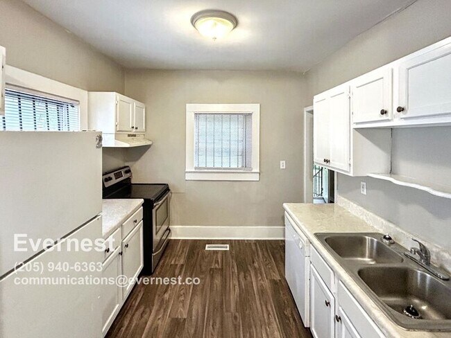Building Photo - 57 17th Ct S