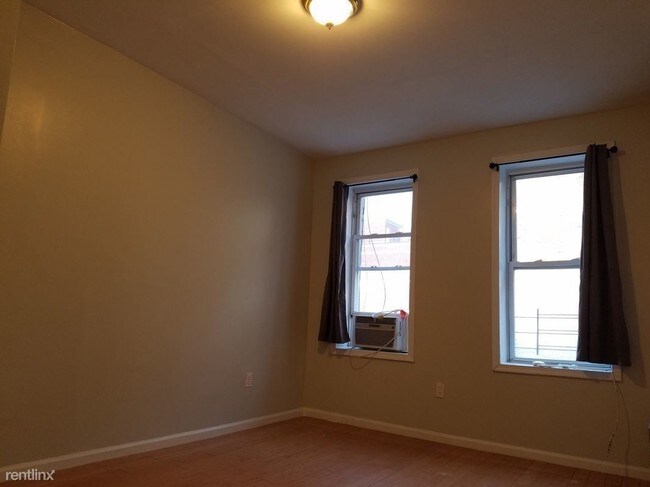 Foto del edificio - 2 br, 1 bath  - 567 Nostrand Ave